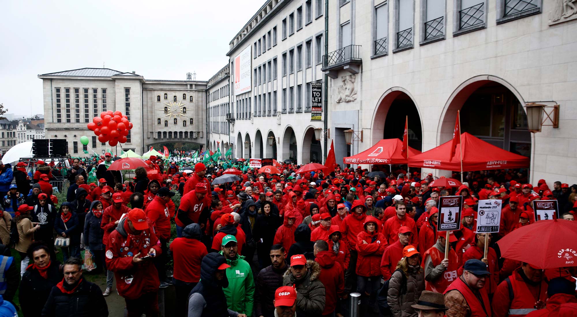 Consacrer le droit de grève et conférer la personnalité juridique aux syndicats