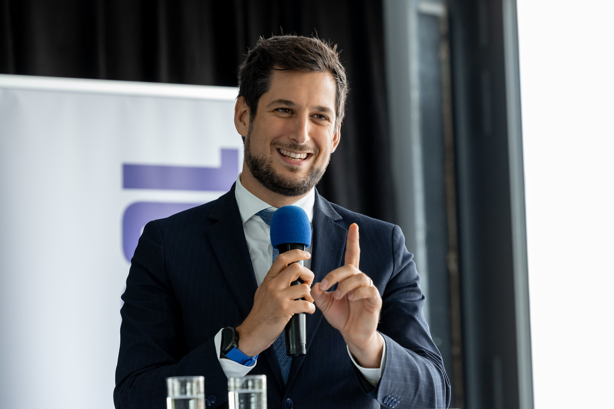 Le Ministre-Président Adrien Dolimont au grand colloque CJG sur l’industrie : “L’industrie est le squelette d’une économie robuste et notre matière première la plus précieuse est la matière grise”